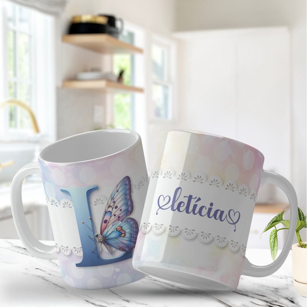 Personalized floral monogram mug with butterflies for sublimation, Caneca monograma personalizada com borboletas e flores para sublimação, Custom name and initial mug design with pastel butterflies and flowers, Caneca com nome e inicial personalizada com borboletas e flores delicadas, Butterfly and floral mug wrap for 11oz and 15oz sublimation mugs