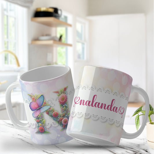 Personalized floral monogram mug with butterflies for sublimation, Caneca monograma personalizada com borboletas e flores para sublimação, Custom name and initial mug design with pastel butterflies and flowers, Caneca com nome e inicial personalizada com borboletas e flores delicadas, Butterfly and floral mug wrap for 11oz and 15oz sublimation mugs