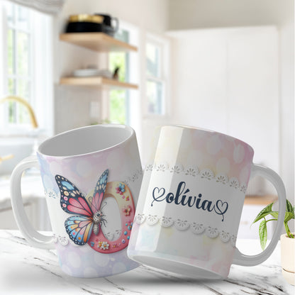 Personalized floral monogram mug with butterflies for sublimation, Caneca monograma personalizada com borboletas e flores para sublimação, Custom name and initial mug design with pastel butterflies and flowers, Caneca com nome e inicial personalizada com borboletas e flores delicadas, Butterfly and floral mug wrap for 11oz and 15oz sublimation mugs