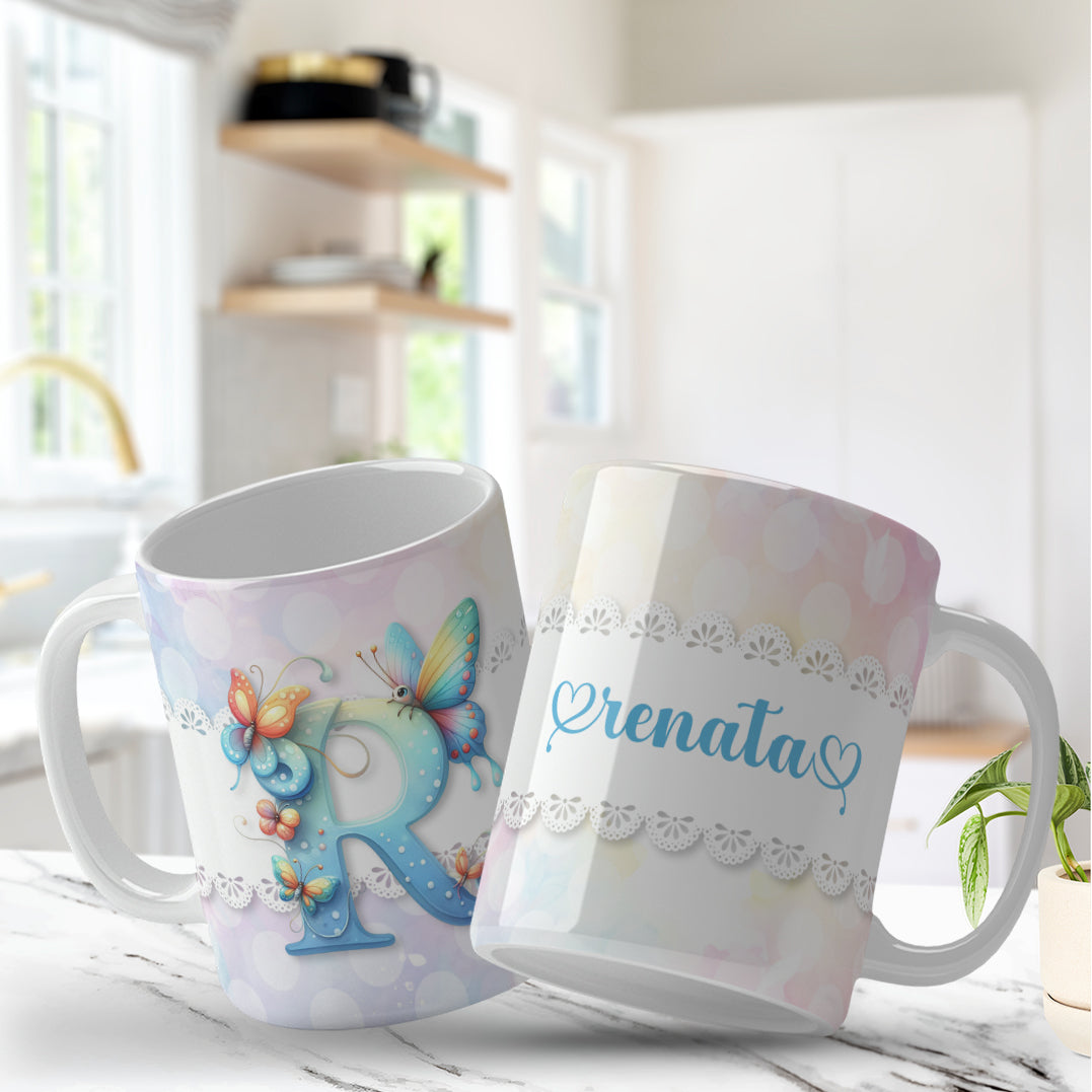 Envoltório de caneca com borboletas e flores para canecas de 325ml e 450ml, Elegant monogram initial mug design for personalized gifts, Design elegante de caneca com monograma para presentes personalizados, Romantic butterfly monogram mug wrap perfect for women’s gifts, Envoltório romântico de caneca com borboletas ideal para presentear mulheres.